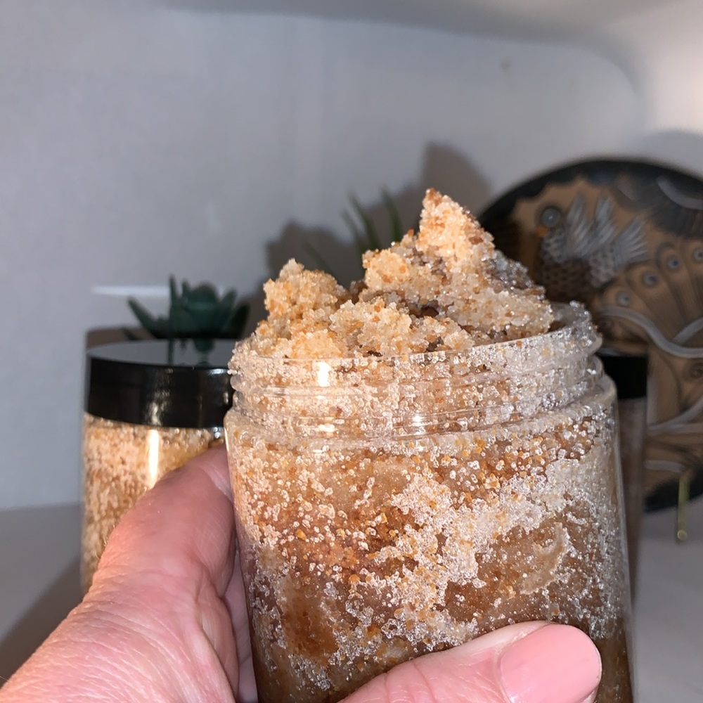 LAST ONE Coconut Cream Exfoliating Sugar Scrub Leaves your skin feeling smooth - Picture 4 of 6